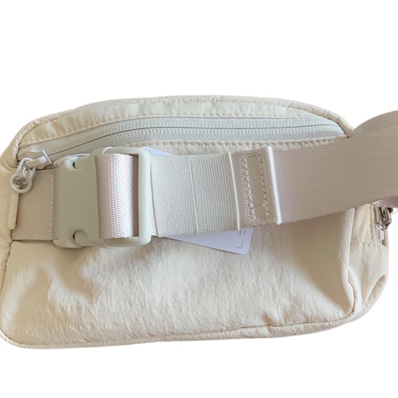 Lululemon Everywhere Belt Bag White Opal - Picture 2 of 4